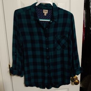Como Vintage Button up Plaid Longsleeve Tunic-style Tee